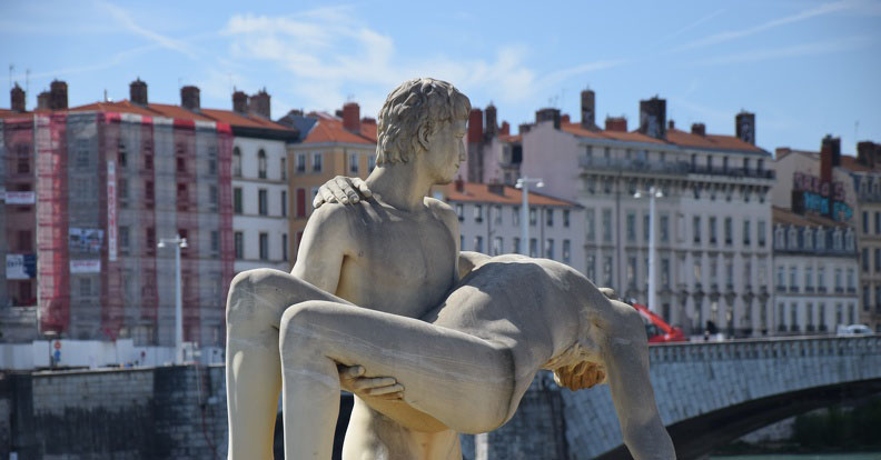 statue